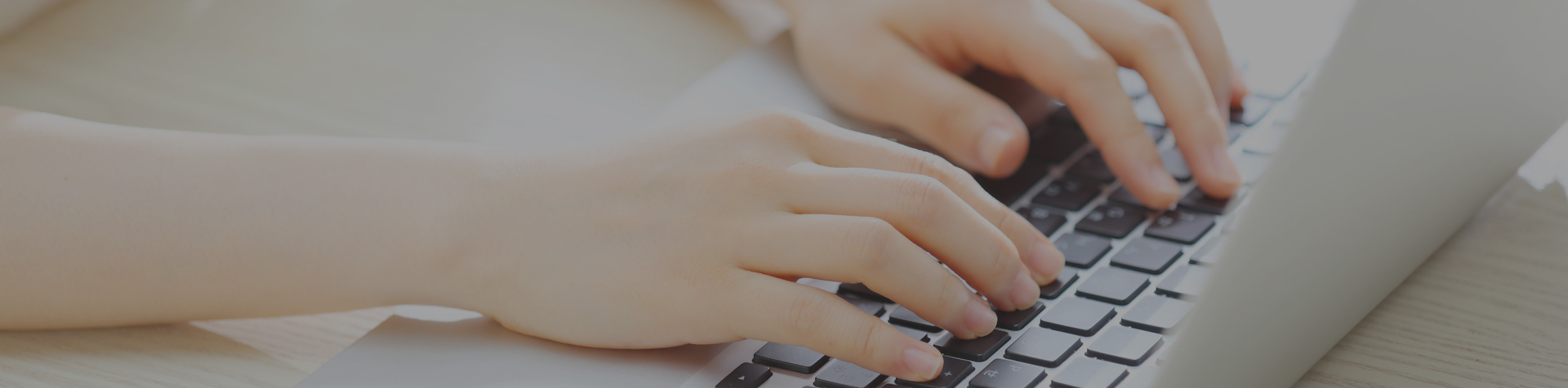 キーボードを使う画像